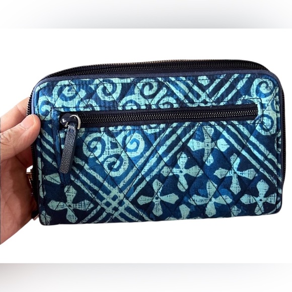 VERA BRADLEY Blue Pattered RFID Turnlock Wallet - Picture 2 of 7